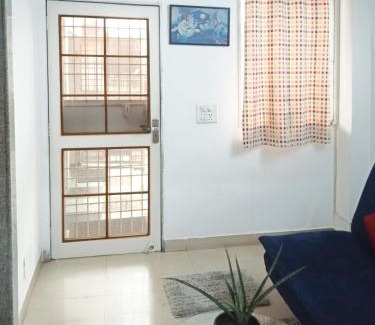 Greater Noida Apartment | Budget-Friendly Stay at House 44 - Child Friendly Retreat