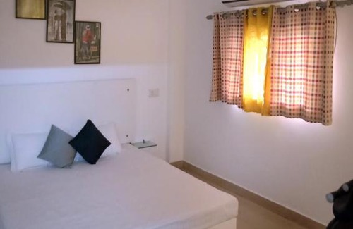 Greater Noida Apartment | Budget-Friendly Stay at House 44 - Child Friendly Retreat