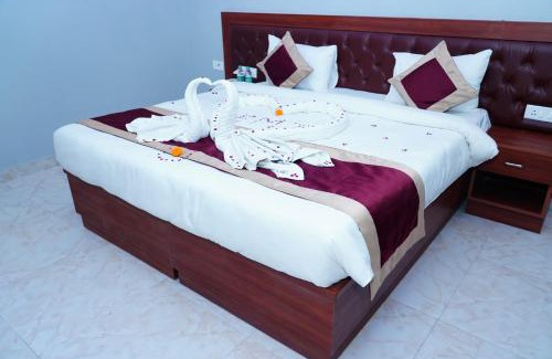 Greater Noida Hotel | Welcoming ExpoMart Inn: Family-Friendly Stay with Breakfast