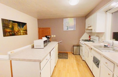Stevens Point House | Highly Rated Express Gateway in Stevens Point with Backyard