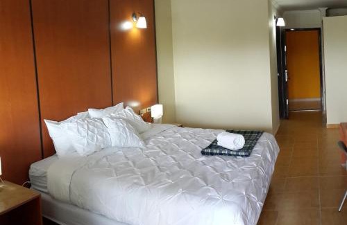 Las Lajas Hotel | Budget-Friendly Express Inn Coronado with Pool & Camping