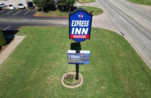 Parsons Hotel | Pet-Friendly Express Inn Parsons with Oceanfront Pool