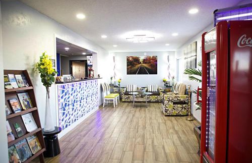 Parsons Hotel | Pet-Friendly Express Inn Parsons with Oceanfront Pool
