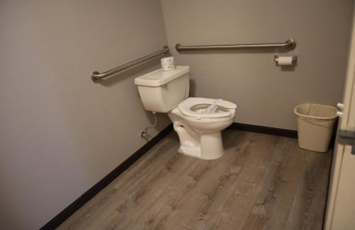 West Eugene Hotel | Family-Friendly Express Inn & Suites in Eugene