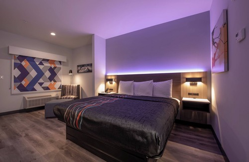 Woodlake - Briar Meadow Hotel | Inviting Express INN & Suites: Spa, Breakfast & Family Friendly