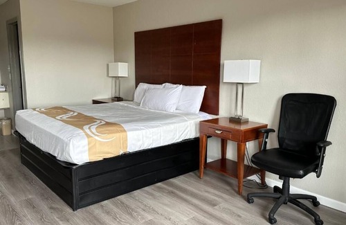 New Albany Hotel | Budget-Friendly Economy Inn with Family-Focused Amenities