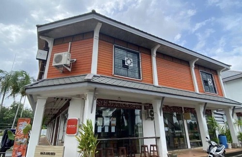 Hua Toei Apartment | Budget-Friendly Stays at Express URT with Breakfast Included