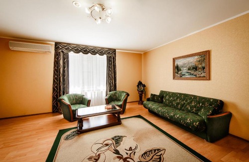 Novorossijsk Hotel | Comfortable Stay at Expromt Hotel with Breakfast Included