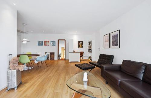 Boeblingen Apartment | EXQUIS Luxury Apartment with Balcony & Home Office