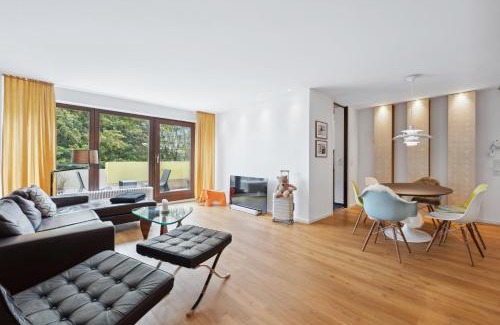 Boeblingen Apartment | EXQUIS Luxury Apartment with Balcony & Home Office