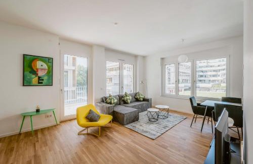 Boeblingen Apartment | EXQUIS Luxus 2BR Apartment ETRO I Balcony I Family-friendly I Mercedes I Home Office