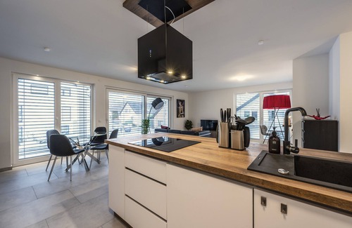 Boeblingen Apartment | Cozy "USM" Apartment with Fireplace, Office & Parking