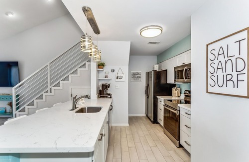 Navarre Beach House | Idyllic Sound View Townhome with Pool & Pet-Friendly Perks