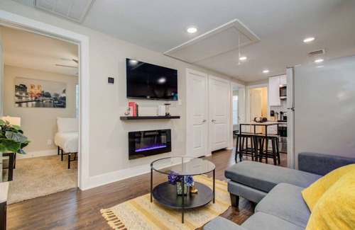 Greater East End House | Exquisite 2-bedroom house in nice Mongolia Park Houston