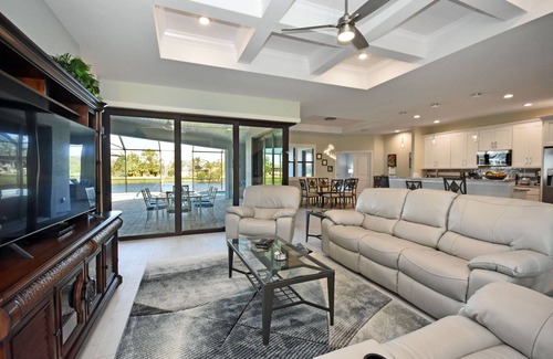 Pine Valley House | Inviting 4-Bedroom Home with Canal Views in Rotonda West