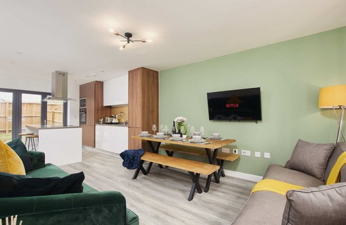 Failsworth House | Perfect 5 Bedroom House with Parking and Breakfast Options