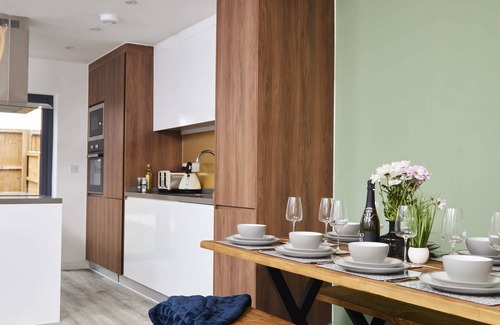 Failsworth House | Perfect 5 Bedroom House with Parking and Breakfast Options
