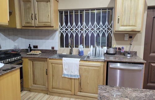 Kumasi House | Stylish 5-Bedroom House with Free Parking and Family Amenities