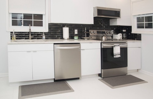 Queens House | Tranquil 5 BR Home Near JFK - Perfect for Families