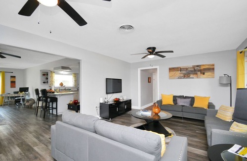 Shoreacres House | Ideal 5BR Retreat Near Yacht Club | Family-Friendly Amenities