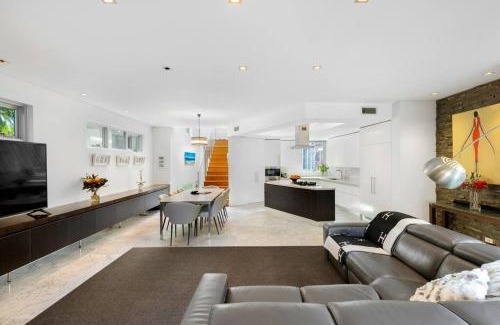 Kingsford Villa | Family-Friendly Retreat Just Steps from Coogee Beach