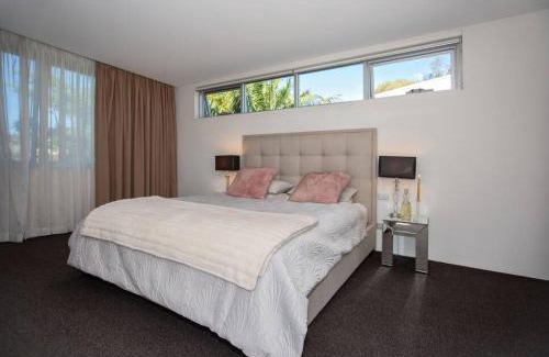 Kingsford Villa | Family-Friendly Retreat Just Steps from Coogee Beach