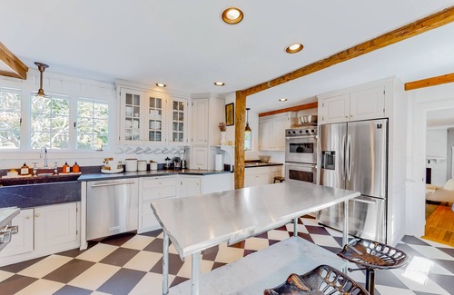 Mid-Coast and Islands House | Top-Rated Farm Retreat with Ocean Views and Modern Amenities