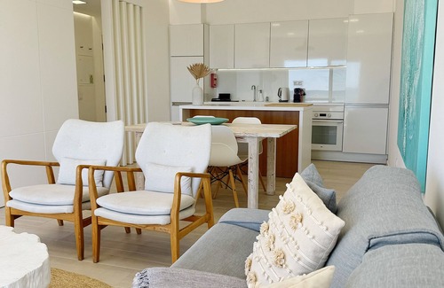 Cavacos Apartment | Ideal Oceanfront Apartment with Breakfast in Quarteira