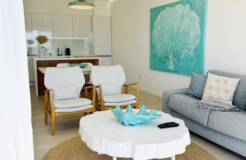 Cavacos Apartment | Ideal Oceanfront Apartment with Breakfast in Quarteira