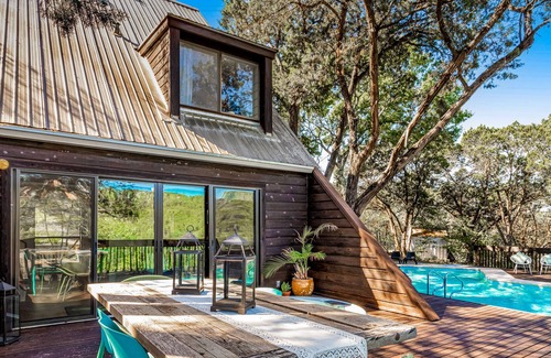 Lost Creek House | Exquisite home with pool, central AC, fast WiFi, balcony, deck, & washer/dryer