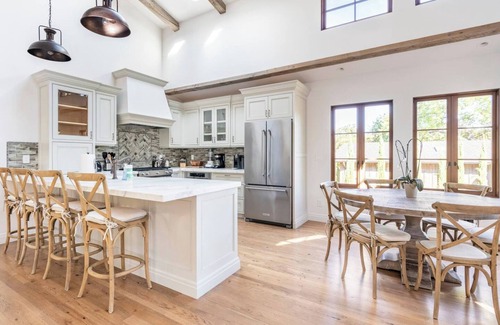 Woodside House | Luxury 3-Suite Cottage with Pool and Ocean View