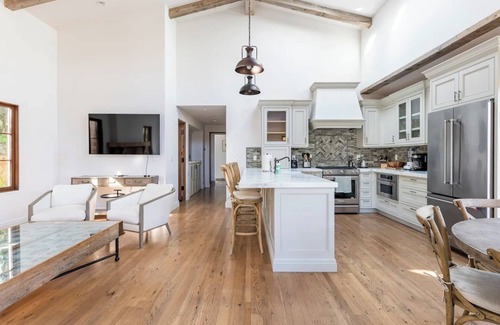 Woodside House | Luxury 3-Suite Cottage with Pool and Ocean View