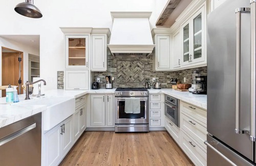 Woodside House | Luxury 3-Suite Cottage with Pool and Ocean View