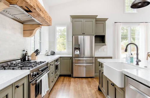 Woodside House | Luxury Executive 2-Suite Cottage with Pool & Spa Amenities