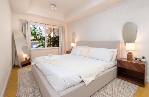 West Los Angeles Apartment | Modern 2BR Apartment in Prime Location - Guest Rated 10/10