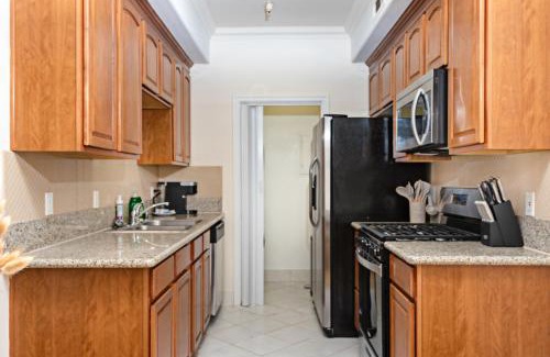 West Los Angeles Apartment | Modern 2BR Apartment in Prime Location - Guest Rated 10/10