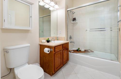 West Los Angeles Apartment | Modern 2BR Apartment in Prime Location - Guest Rated 10/10