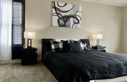Hampton House | Exquisite New 4BR Home 29 min from Airport
