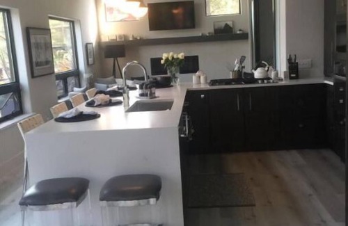 Polson House | Top-Rated Bay View Retreat with Breakfast & Kitchen Access