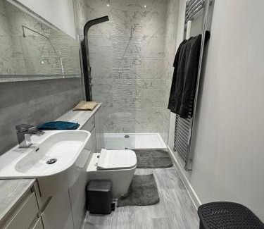 Northfleet Apartment | Exquisite Riverside Living in a Stunning Flat