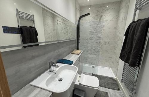 Northfleet Apartment | Exquisite Riverside Living in a Stunning Flat