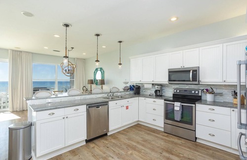 Pensacola Beach House | Exceptional Oceanfront Townhome with Pool & Spa Amenities
