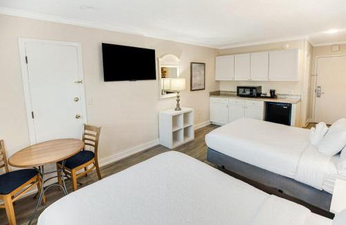 Litchfield by the Sea Apartment | Elegant Resort View Room on the 1st Floor with Pool Access
