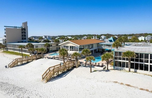 Litchfield by the Sea Apartment | Elegant Resort View Room on the 1st Floor with Pool Access