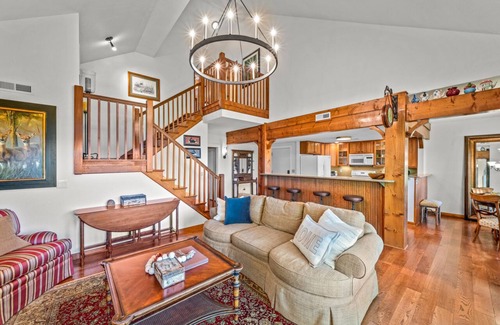 Mountain Air Condo | Scenic Mountain Air Retreat near Asheville with Top Amenities