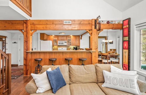 Mountain Air Condo | Scenic Mountain Air Retreat near Asheville with Top Amenities