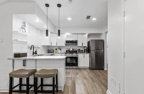 Union City House | Premier VRBO Near Atlanta Airport with Breakfast & Kitchen