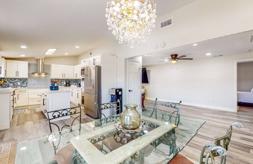 Quinlan House | Elegant Waterfront Retreat with Kitchen and Pool Access