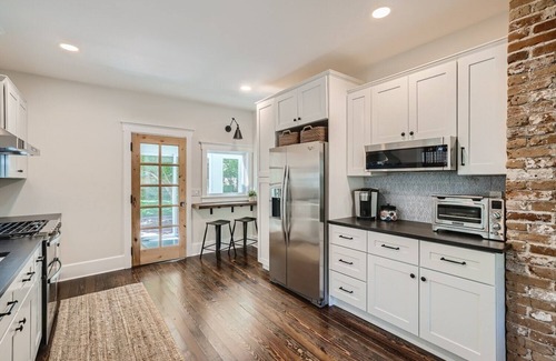Longmont House | Charming Boulder County Victorian Cottage with Breakfast & More