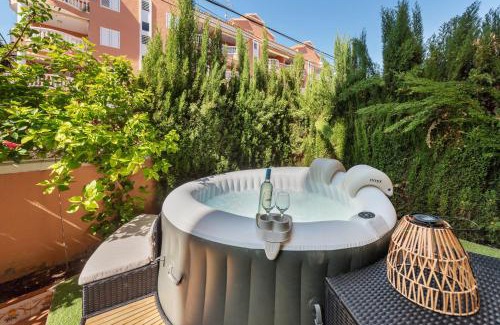 El Grau de Moncofa Apartment | Idyllic Seaside Retreat with Hot Tub & Pet-Friendly Stay